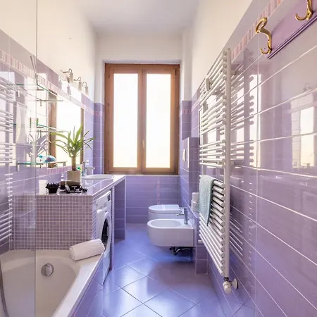 Colorful House On The Tiber Apartment
