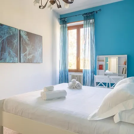 Colorful House On The Tiber Apartment *