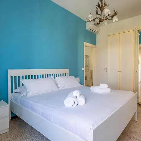 Colorful House On The Tiber Apartment Rome
