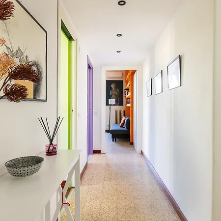 Colorful House On The Tiber Apartment *