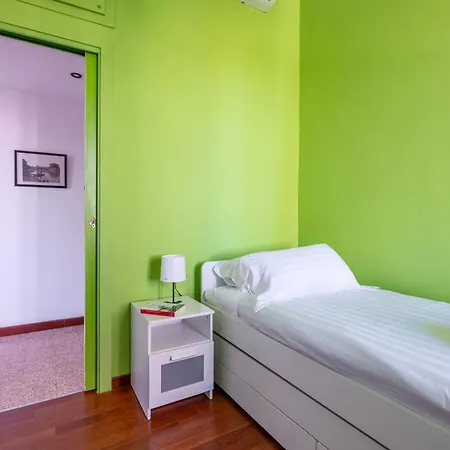 Apartment Colorful House On The Tiber *